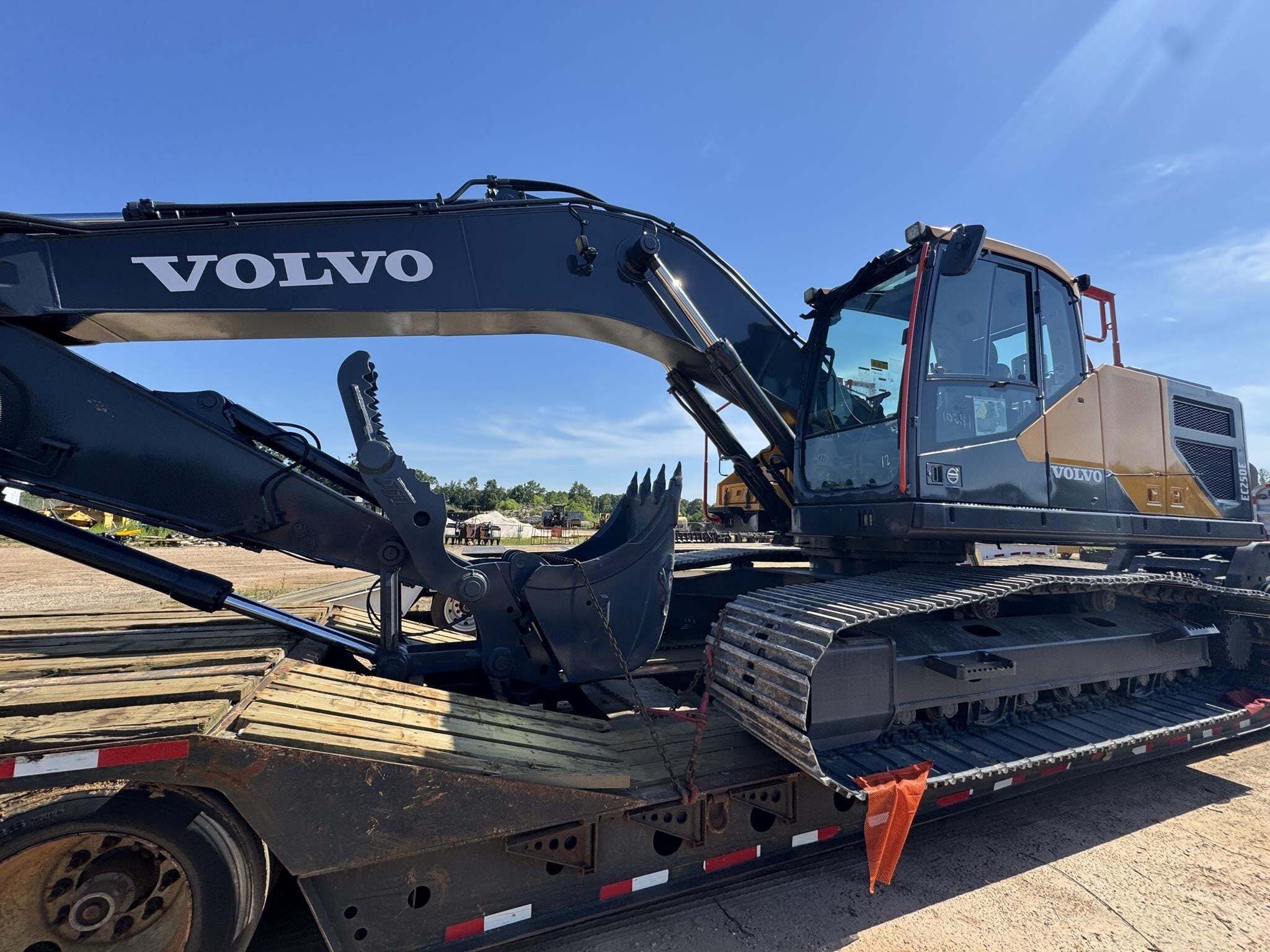 2020 VOLVO EC250EL in Montrose, AL