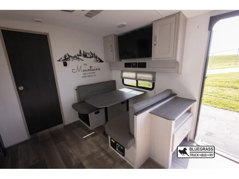 2025 CRUISER RV CORP SHADOW CRUISER 242RKS