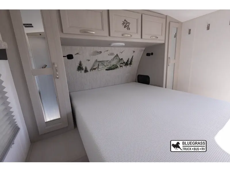 2025 CRUISER RV CORP SHADOW CRUISER 242RKS