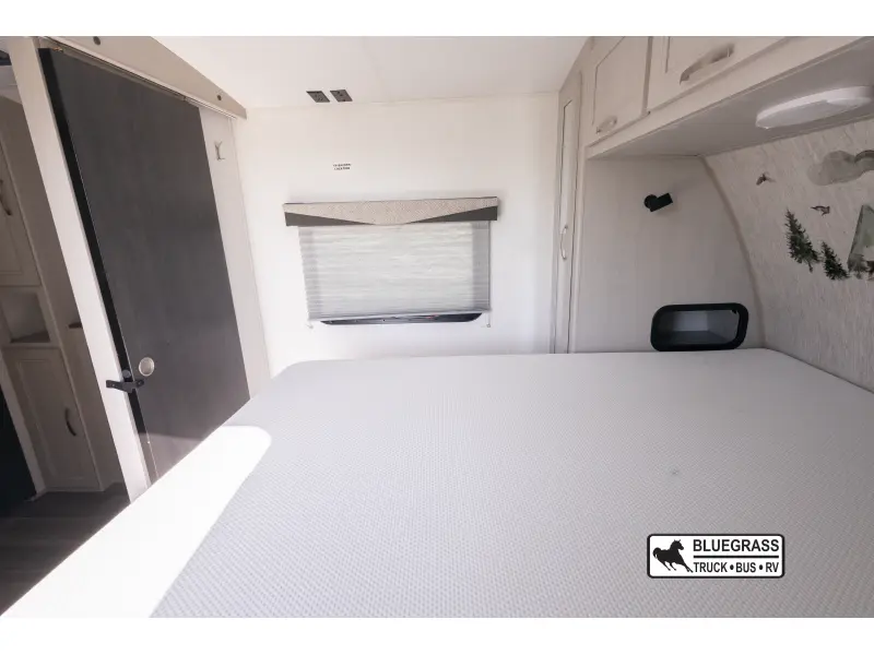 2025 CRUISER RV CORP SHADOW CRUISER 242RKS