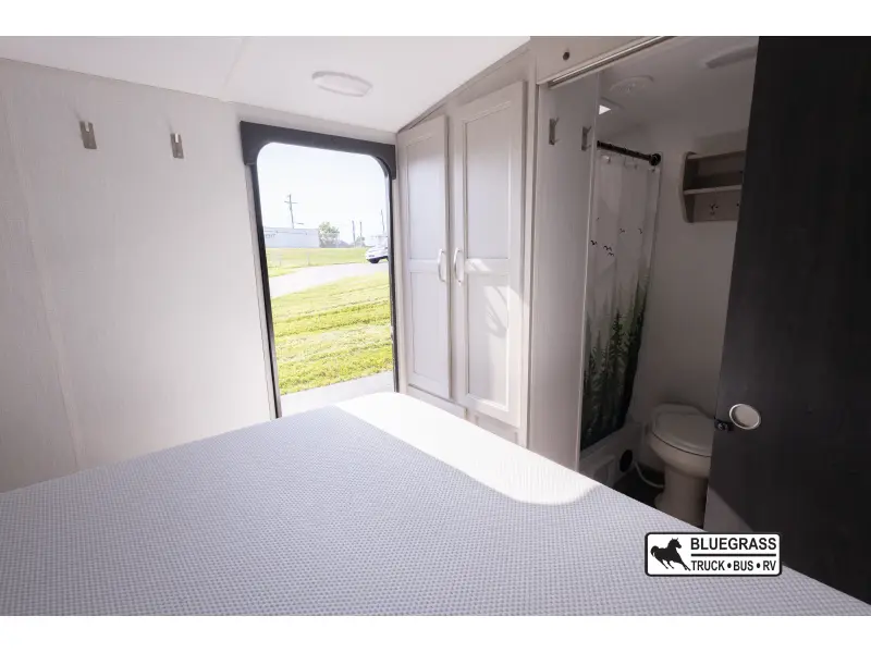 2025 CRUISER RV CORP SHADOW CRUISER 242RKS