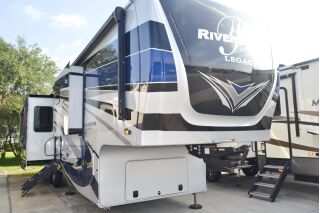 2022 FOREST RIVER RIVERSTONE LEGACY 39RKFB