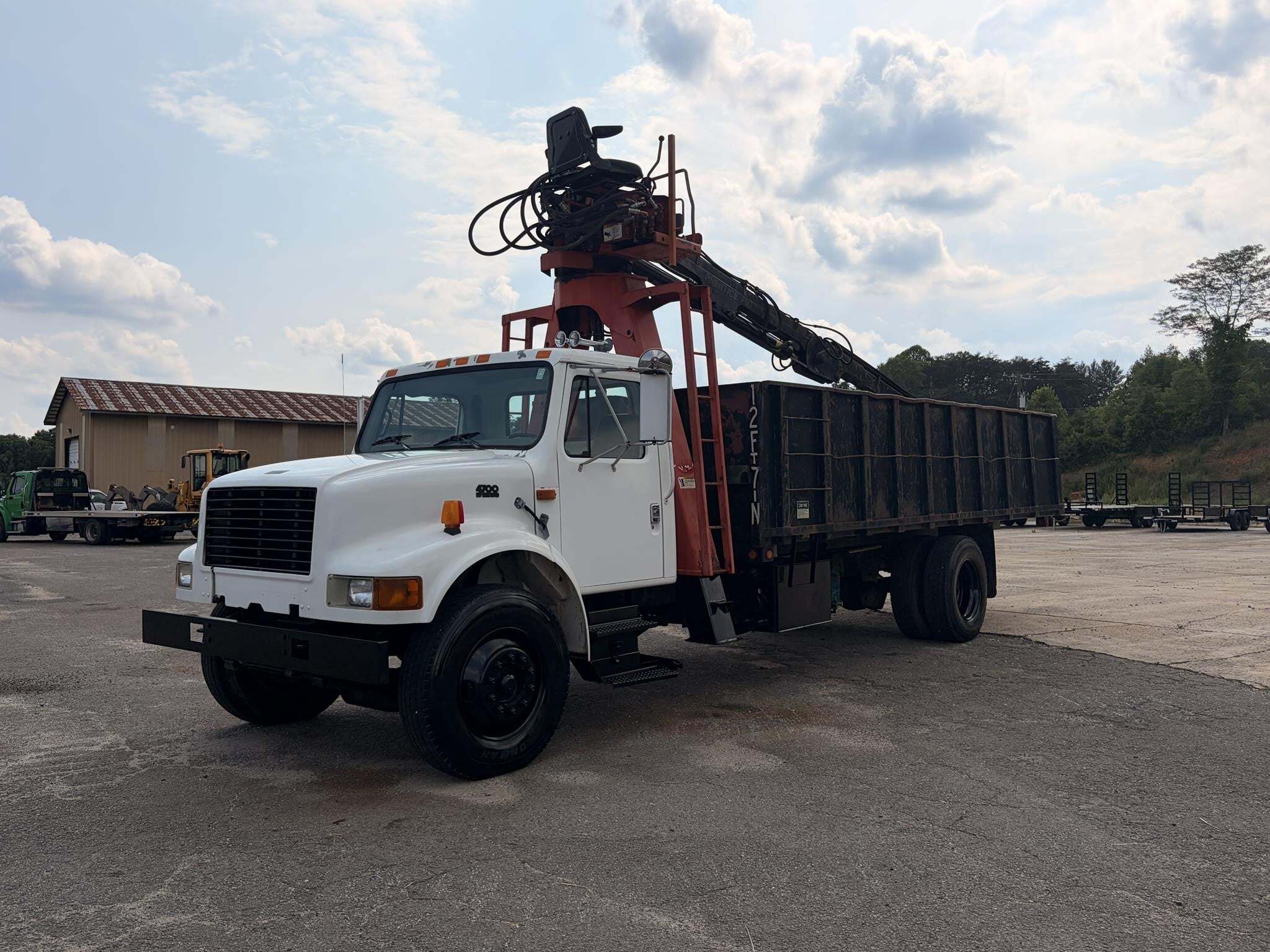 1995 INTERNATIONAL 4700 in Mount Airy, NC