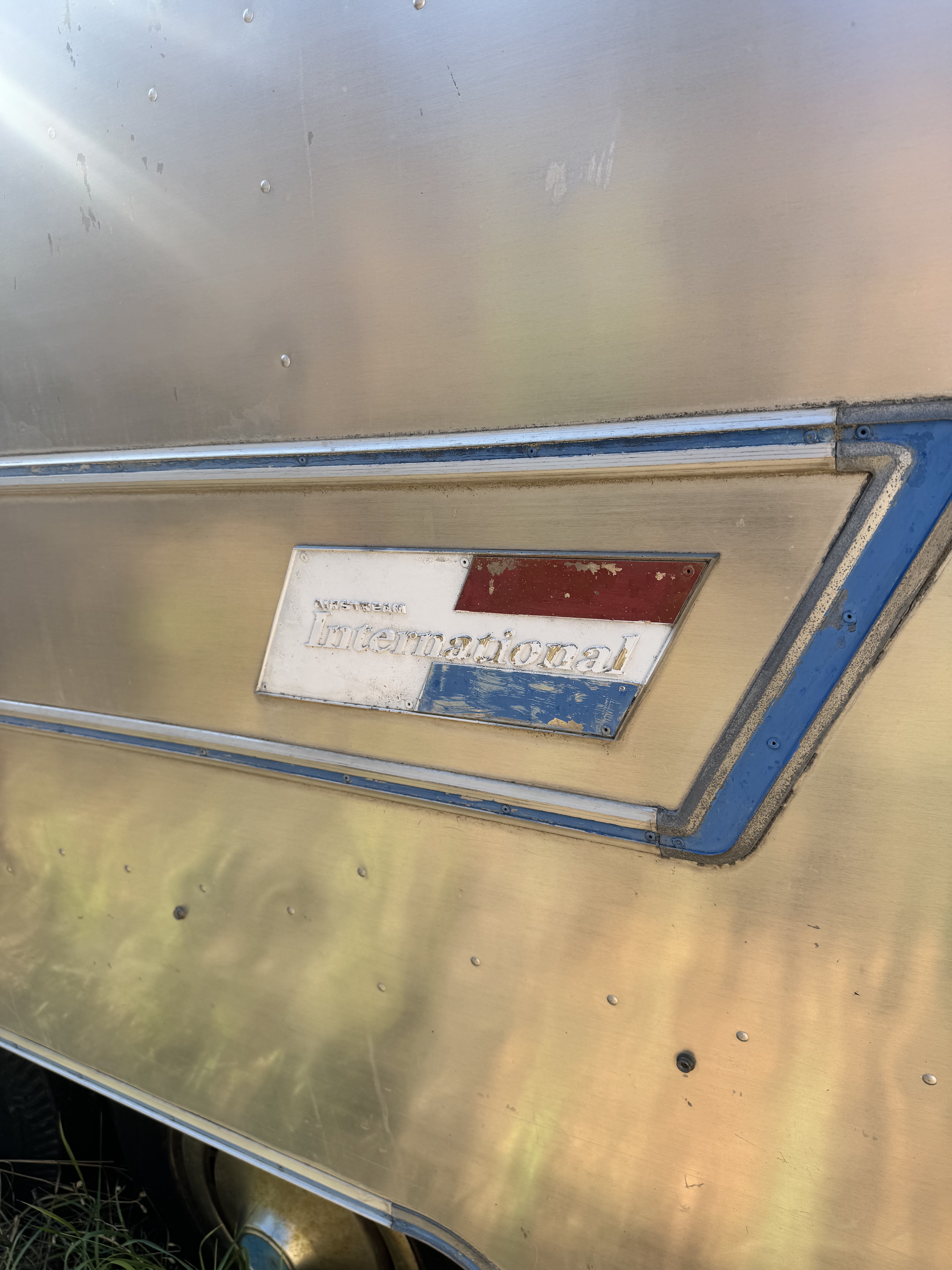 1970 Airstream INTERNATIONAL 23FB TWIN in green mountain falls CO