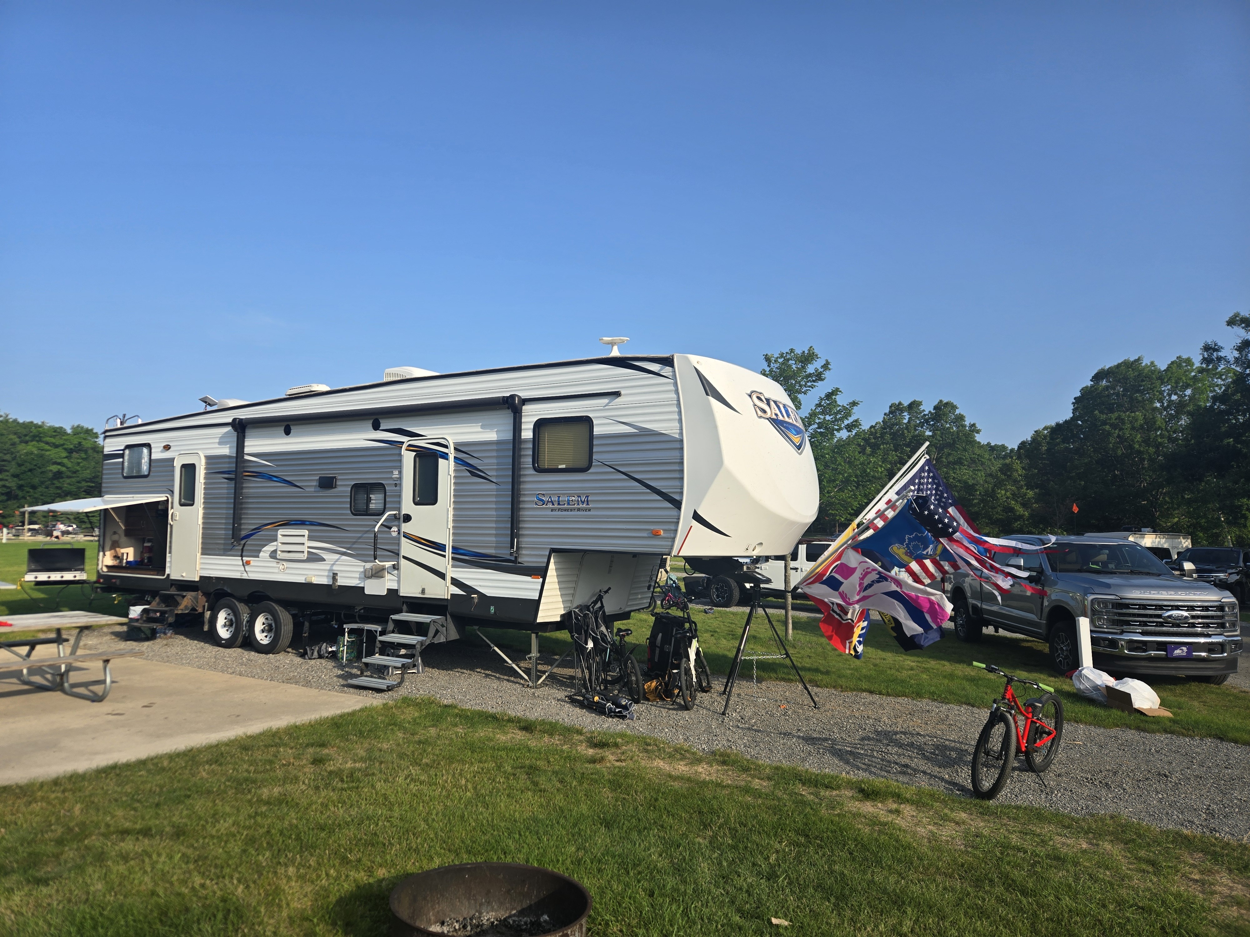 2018 Forest River SALEM 33BHOK RV