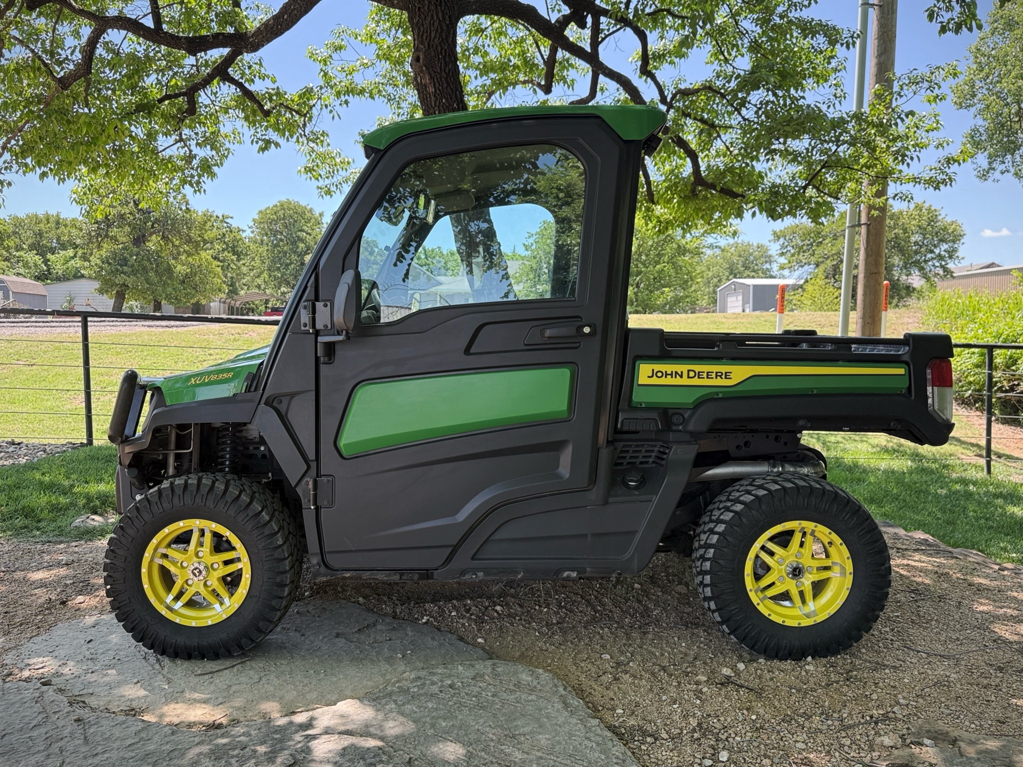 2023 John Deere XUV835R Premium Cab in jones OK