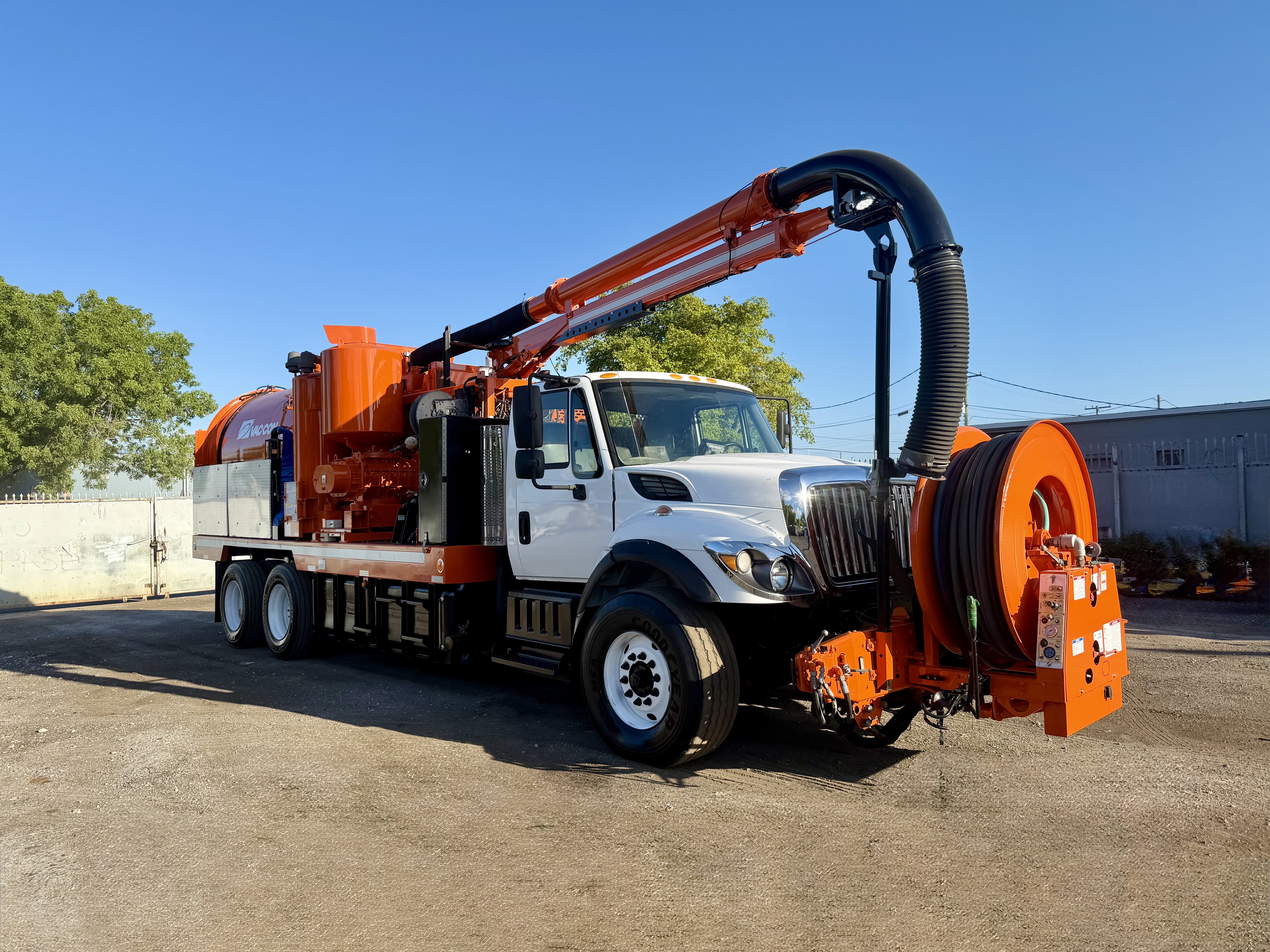 2017 INTERNATIONAL 7500 in Miami, FL