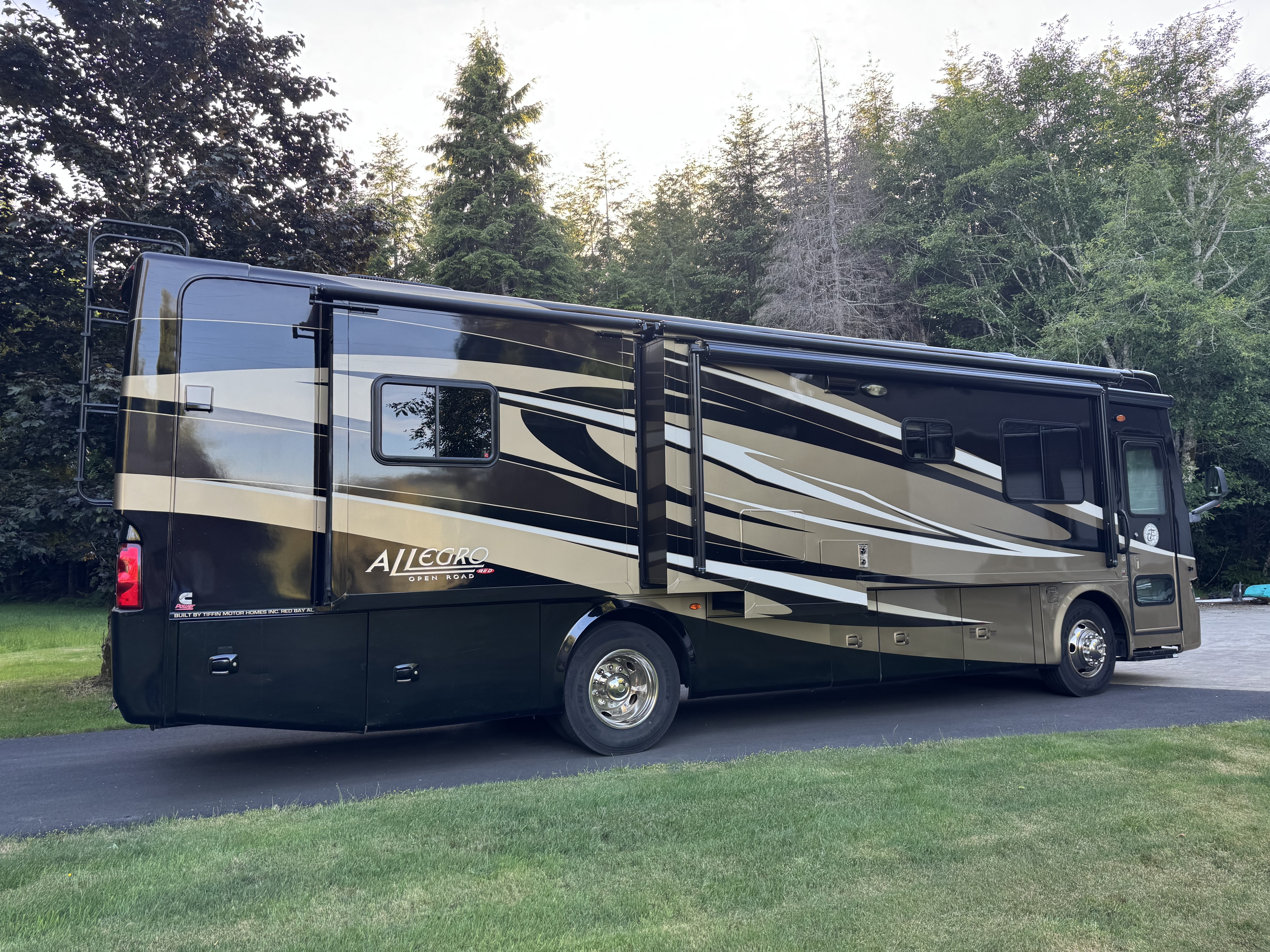 2011 Tiffin Motorhomes ALLEGRO RED 34QFA in naselle WA