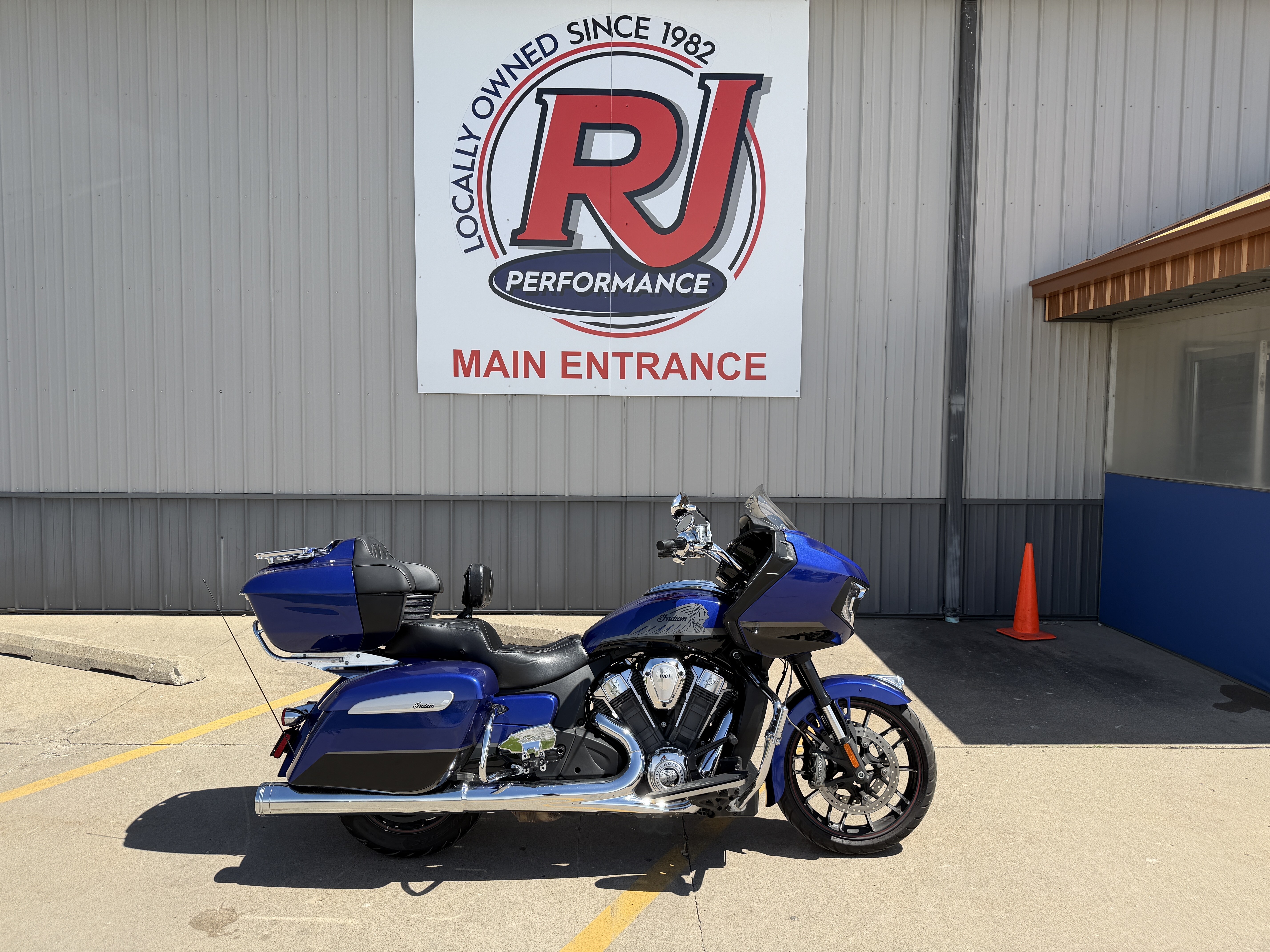 2022 Indian Motorcycle Challenger® Limited LIMITED in Ottumwa, IA