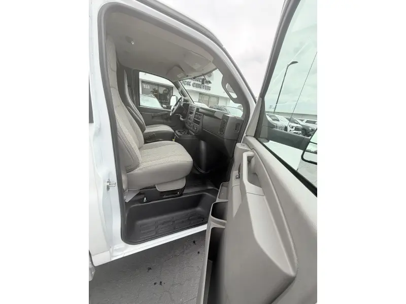 2025 GMC SAVANA