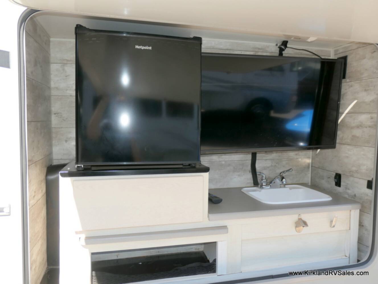 A photo of this 2020 Winnebago INTENT 28Y