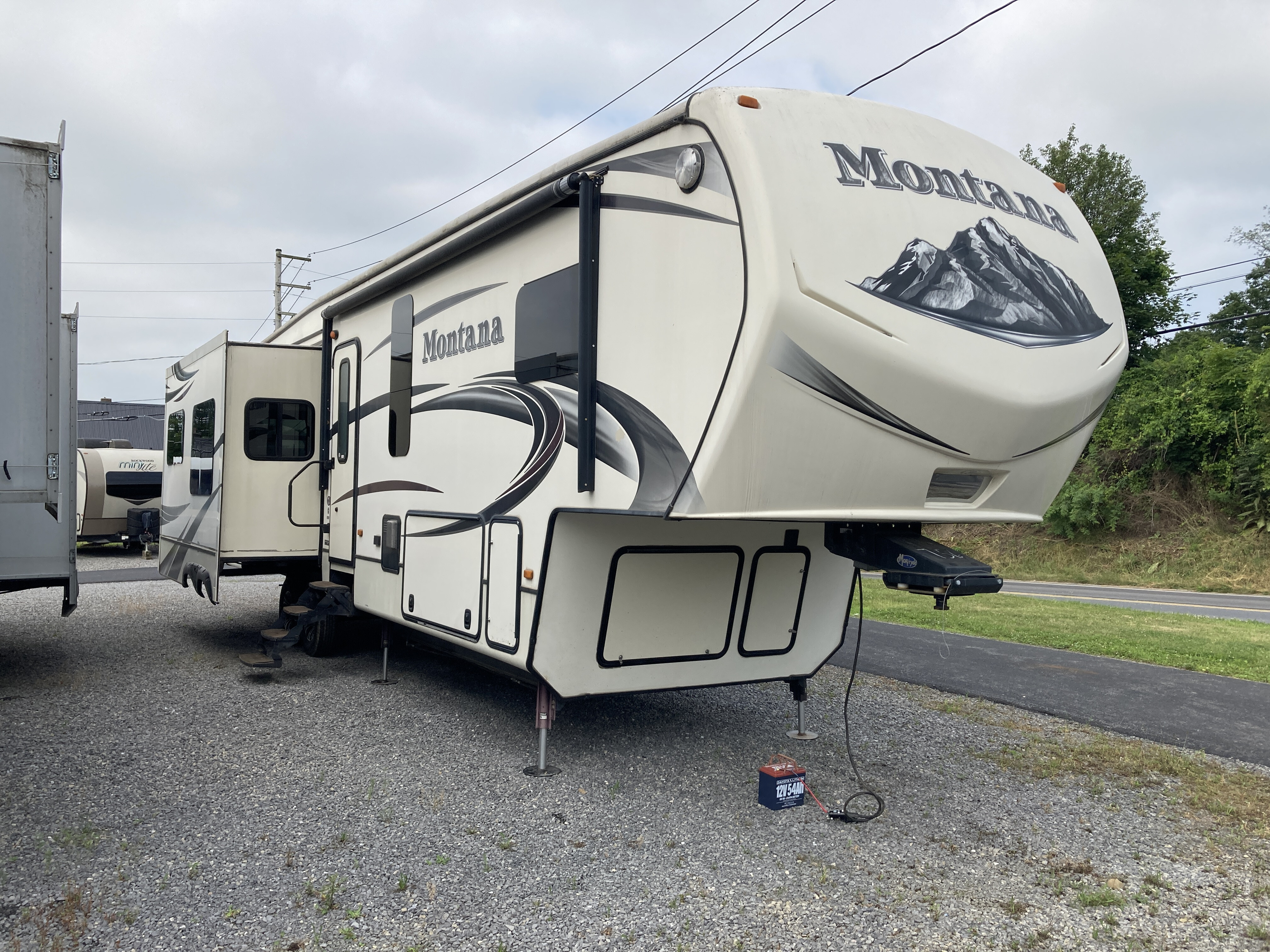 2014 Keystone Montana 3610RL in west milton PA