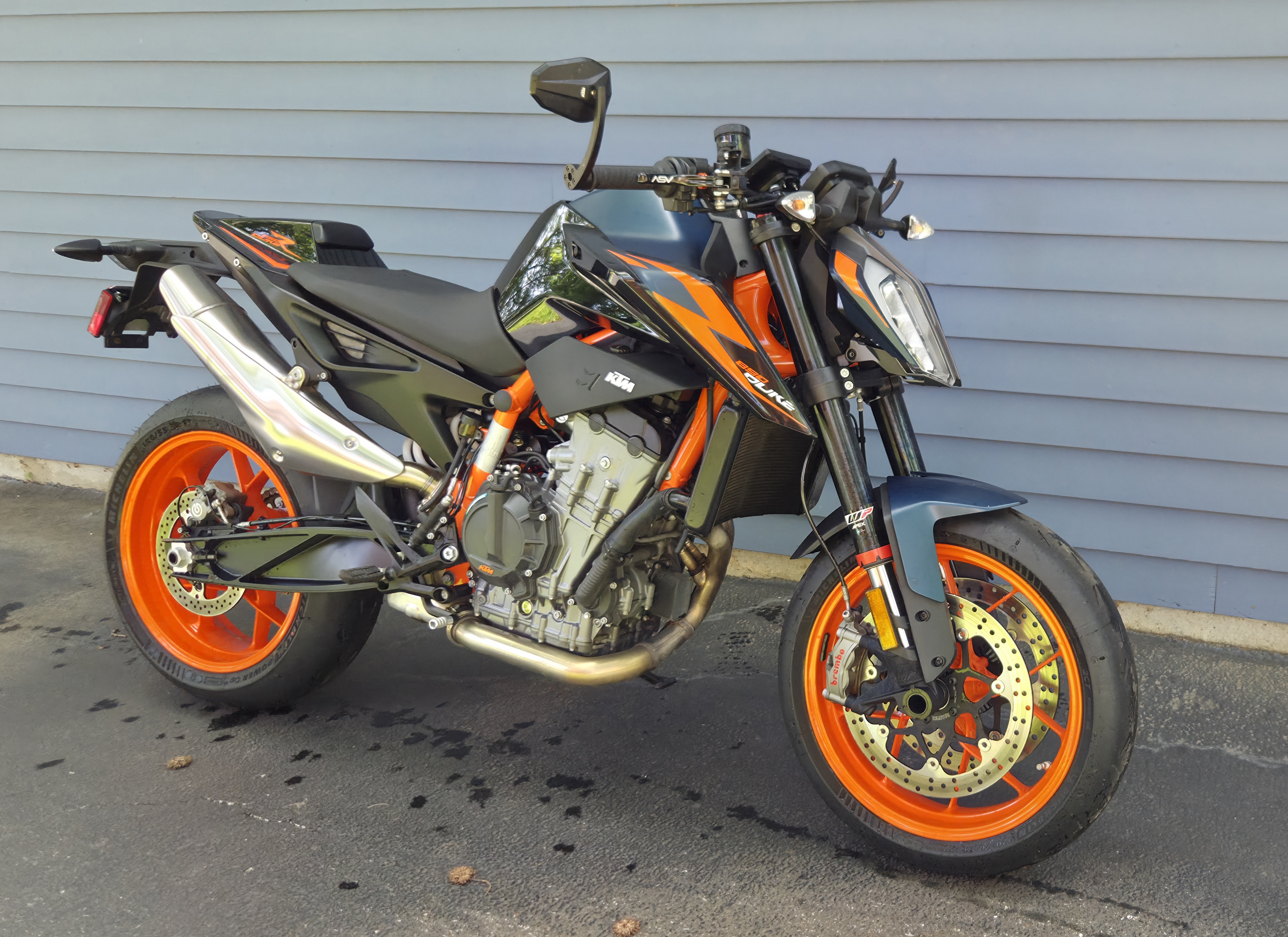 2023 KTM 890 DUKE R DUKE R in St. Louis, MO