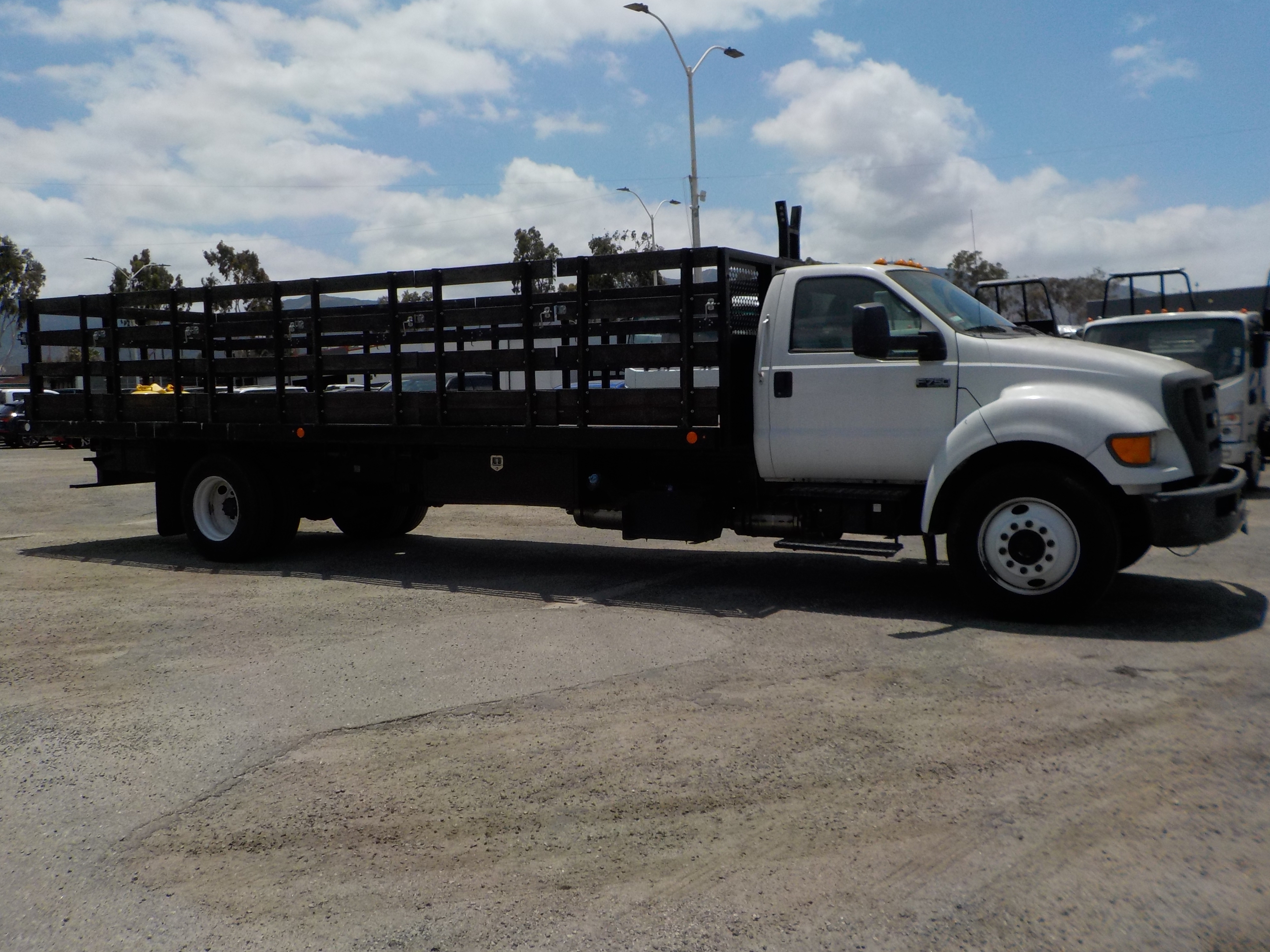 2013 FORD F750 in Corona, CA