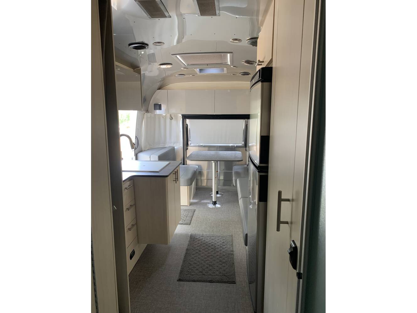 A photo of this 2022 Airstream FLYING CLOUD 25FB QUEEN