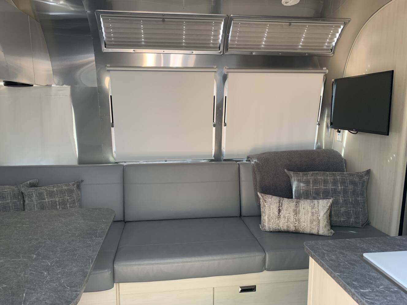 A photo of this 2022 Airstream FLYING CLOUD 25FB QUEEN
