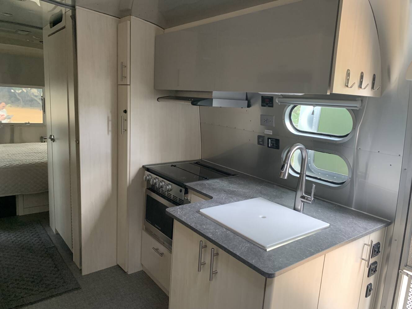 A photo of this 2022 Airstream FLYING CLOUD 25FB QUEEN