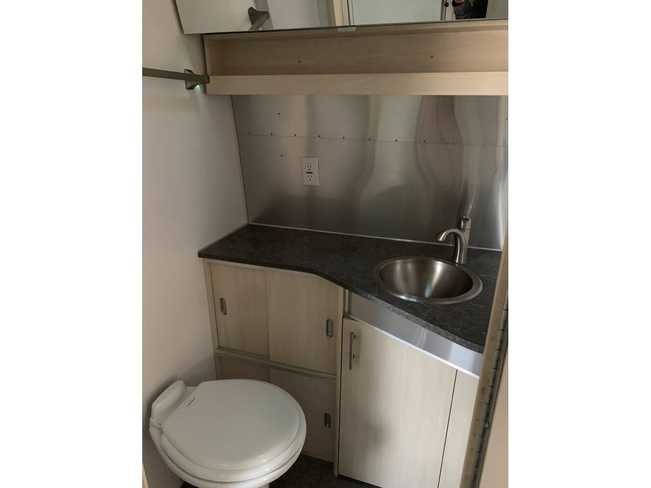 A photo of this 2022 Airstream FLYING CLOUD 25FB QUEEN