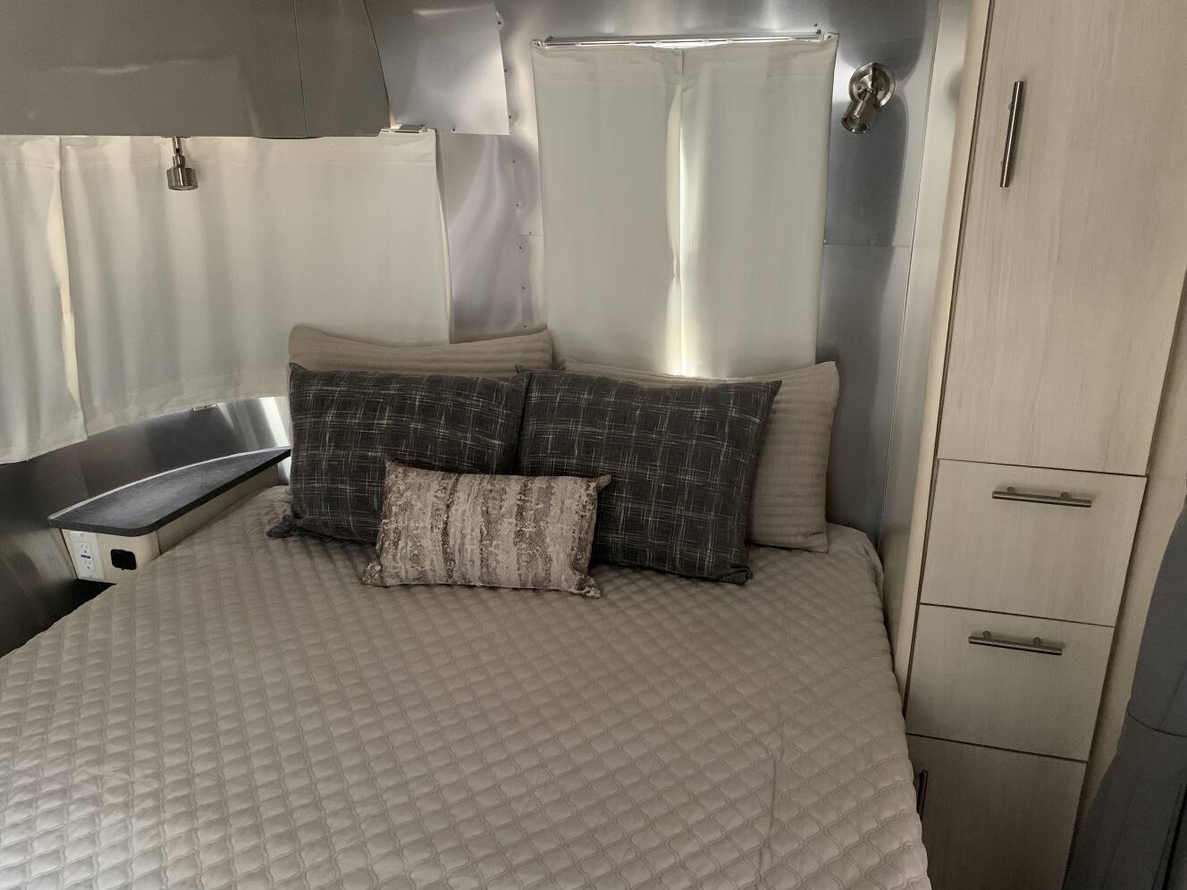 A photo of this 2022 Airstream FLYING CLOUD 25FB QUEEN