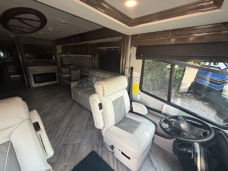 2020 FLEETWOOD DISCOVERY LXE 40M