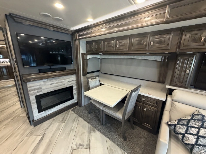 2020 FLEETWOOD DISCOVERY LXE 40M