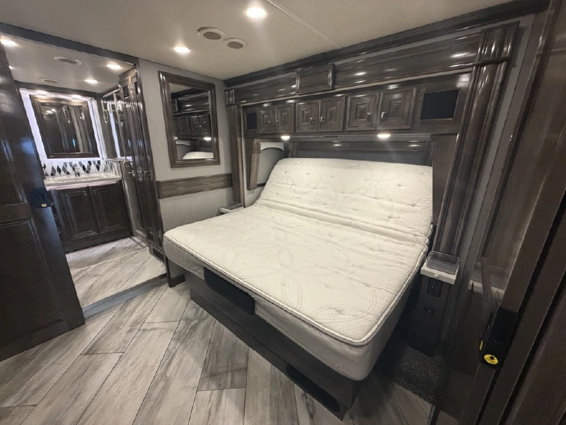 2020 FLEETWOOD DISCOVERY LXE 40M