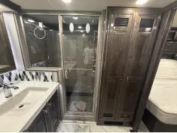 2020 FLEETWOOD DISCOVERY LXE 40M