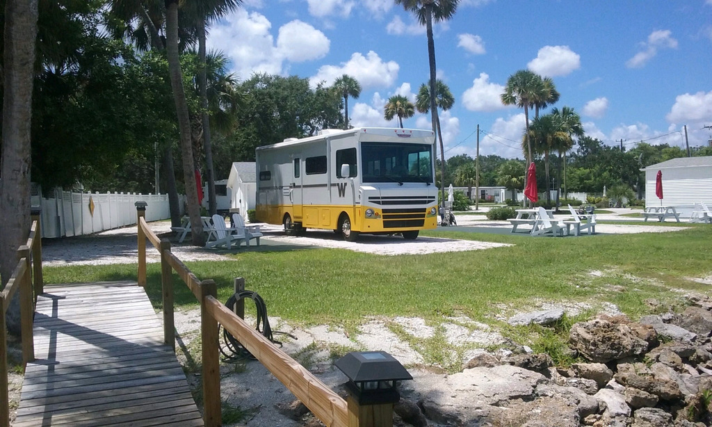 2015 Winnebago Brave 26A in indian lake estates FL