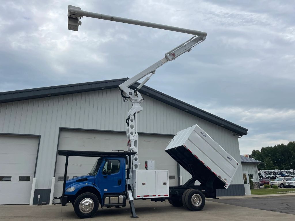 2016 FREIGHTLINER BUSINESS CLASS M2 106 in Battle Creek, MI