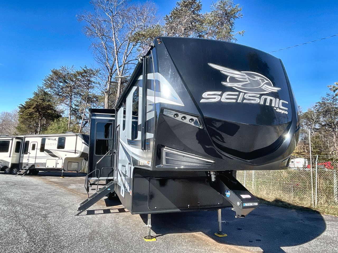 2020 Jayco Seismic 4114 Fifth Wheel Toy Hauler RV