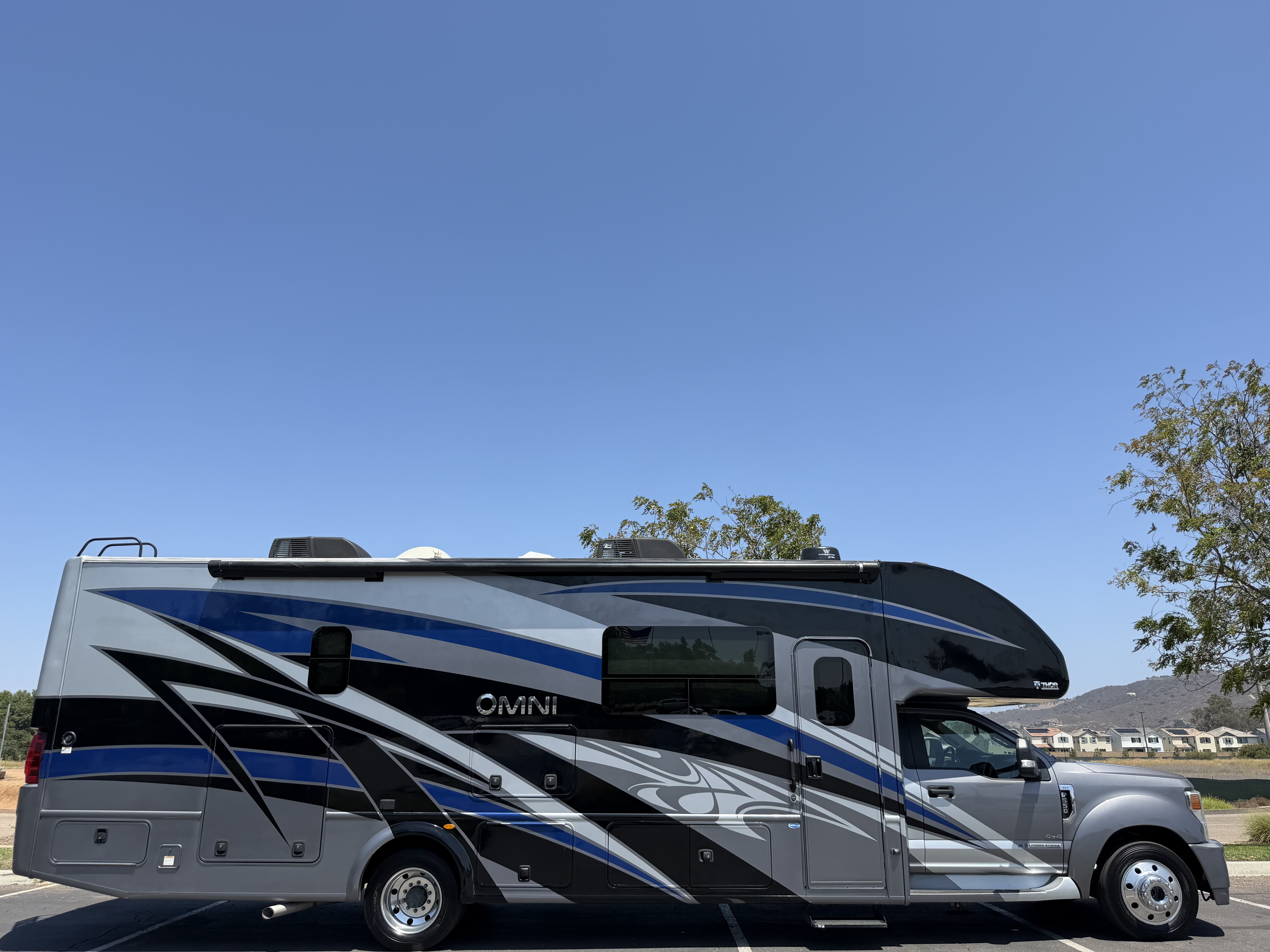 2021 Thor Motor Coach OMNI SUPER C SV34 in ramona CA