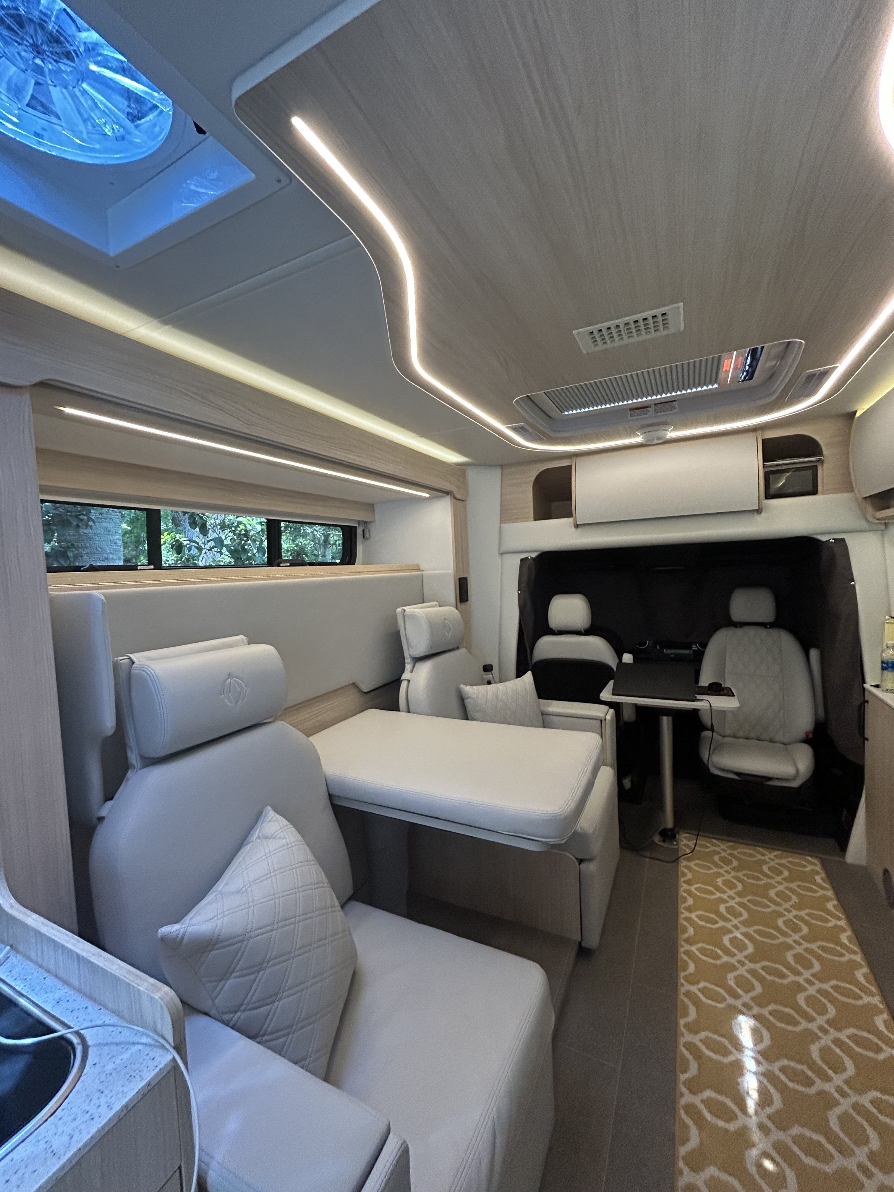 2025 Leisure Travel UNITY U 24 MBL RV