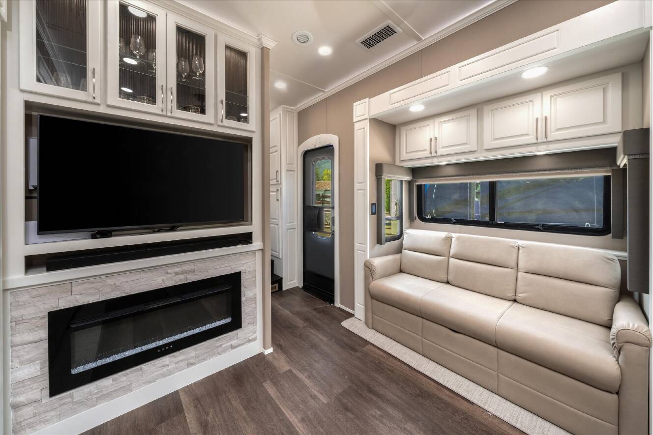 A photo of this 2027 Luxe ELITE 46RKB