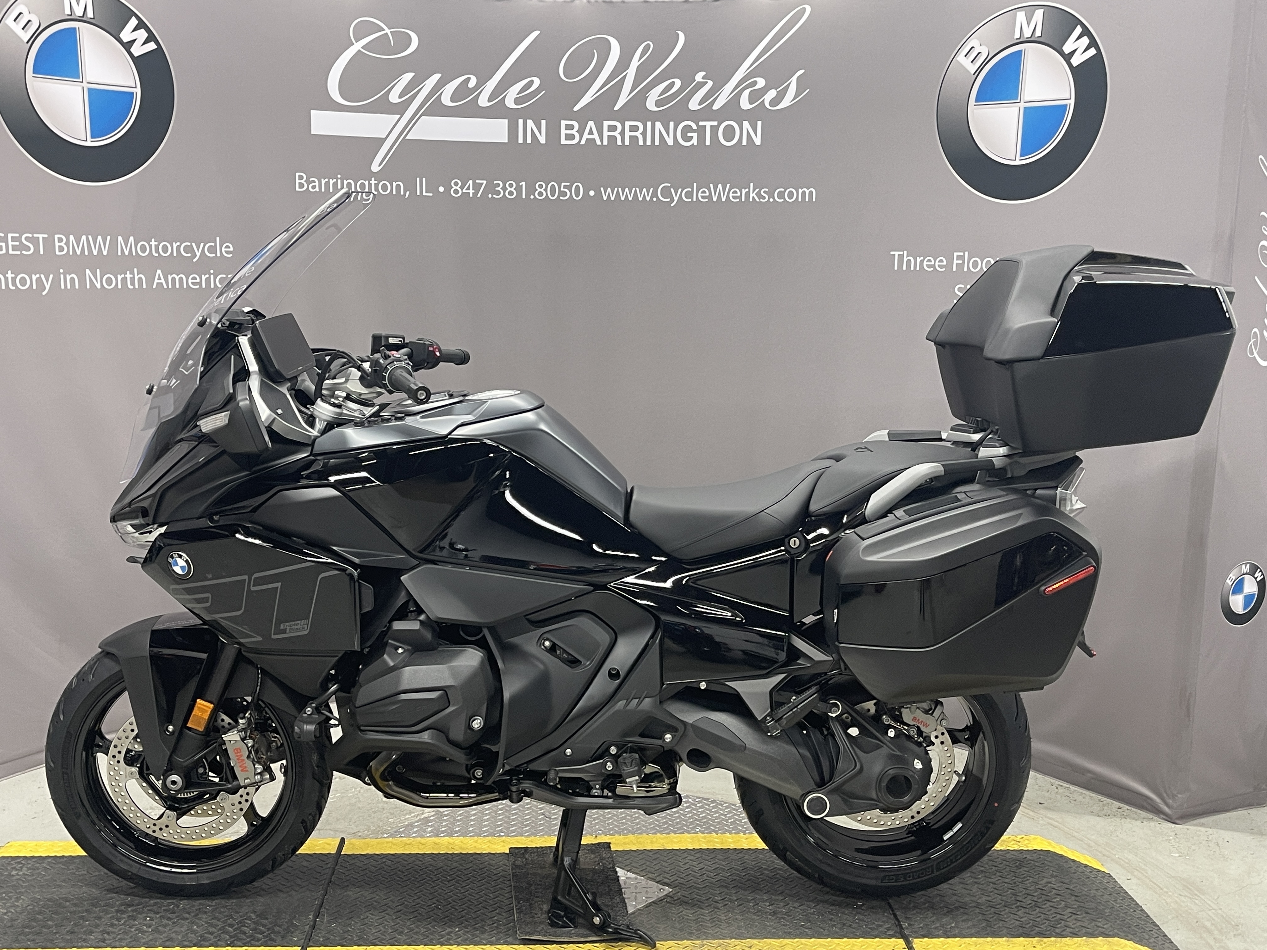 2026 BMW R 1300 RT in Barrington, IL