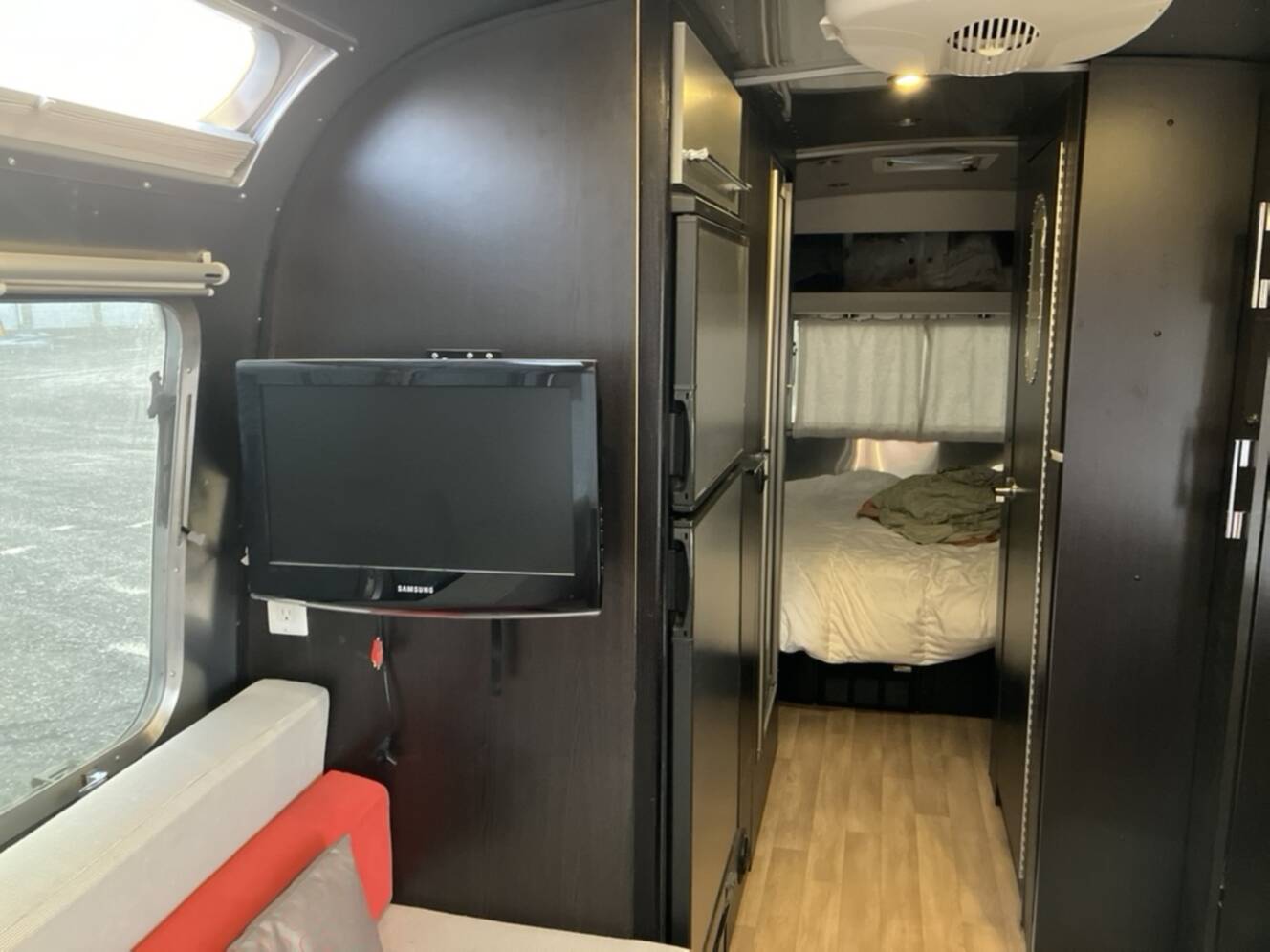 A photo of this 2010 Airstream INTERNATIONAL SIGNATURE 25FB SIGNATURE