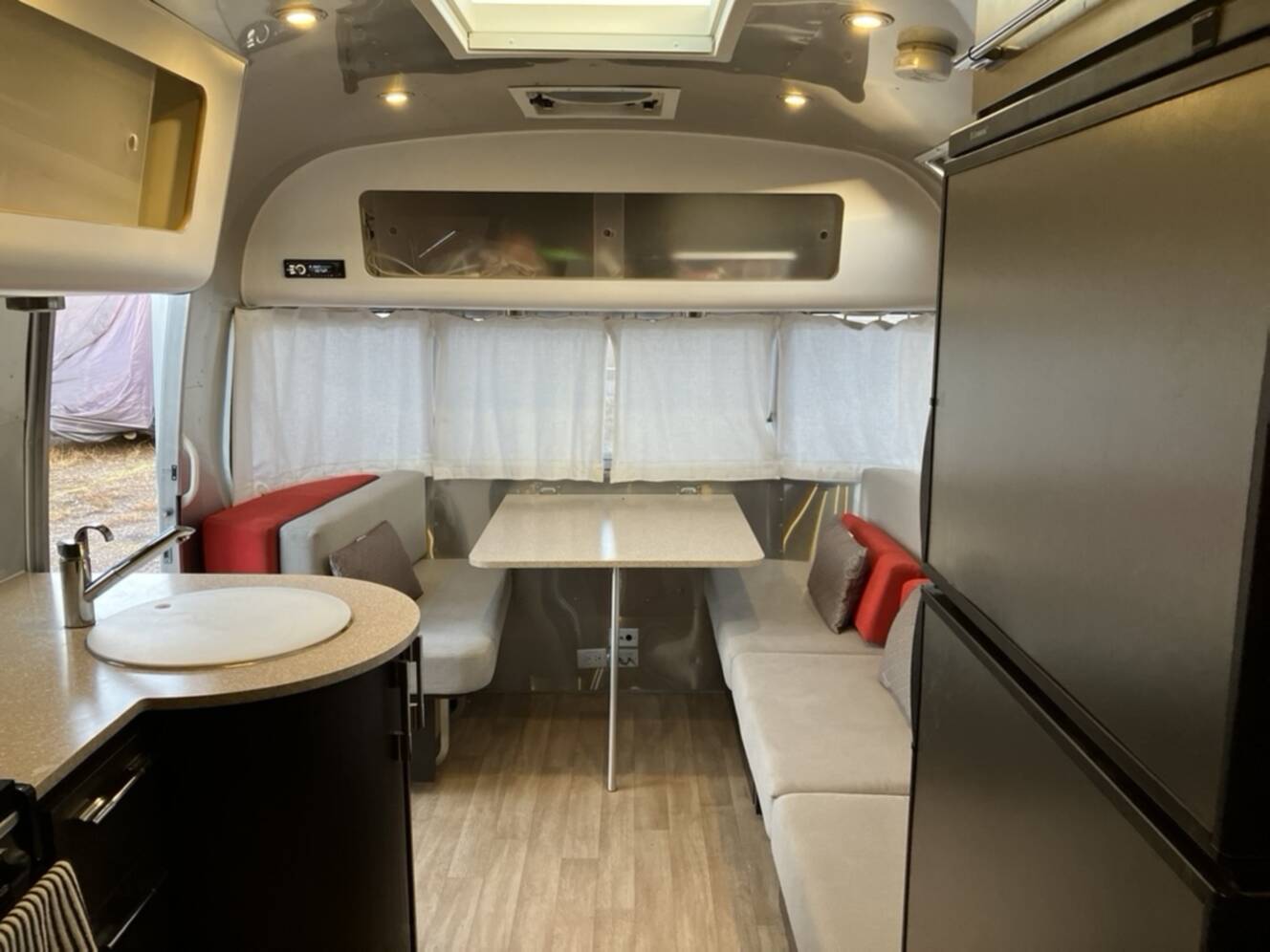 A photo of this 2010 Airstream INTERNATIONAL SIGNATURE 25FB SIGNATURE