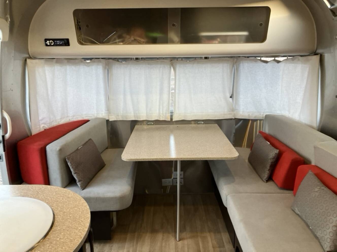 A photo of this 2010 Airstream INTERNATIONAL SIGNATURE 25FB SIGNATURE