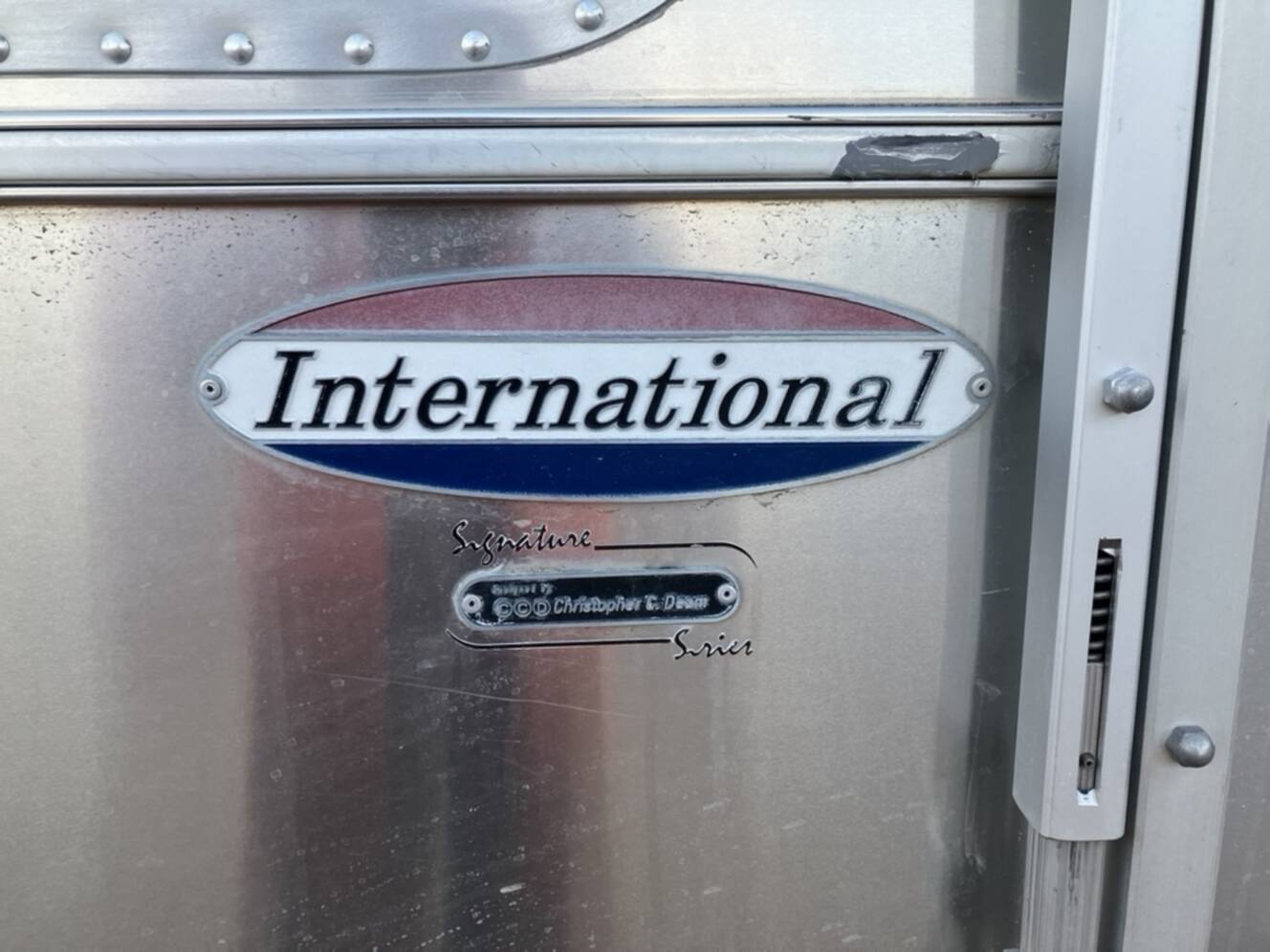 A photo of this 2010 Airstream INTERNATIONAL SIGNATURE 25FB SIGNATURE