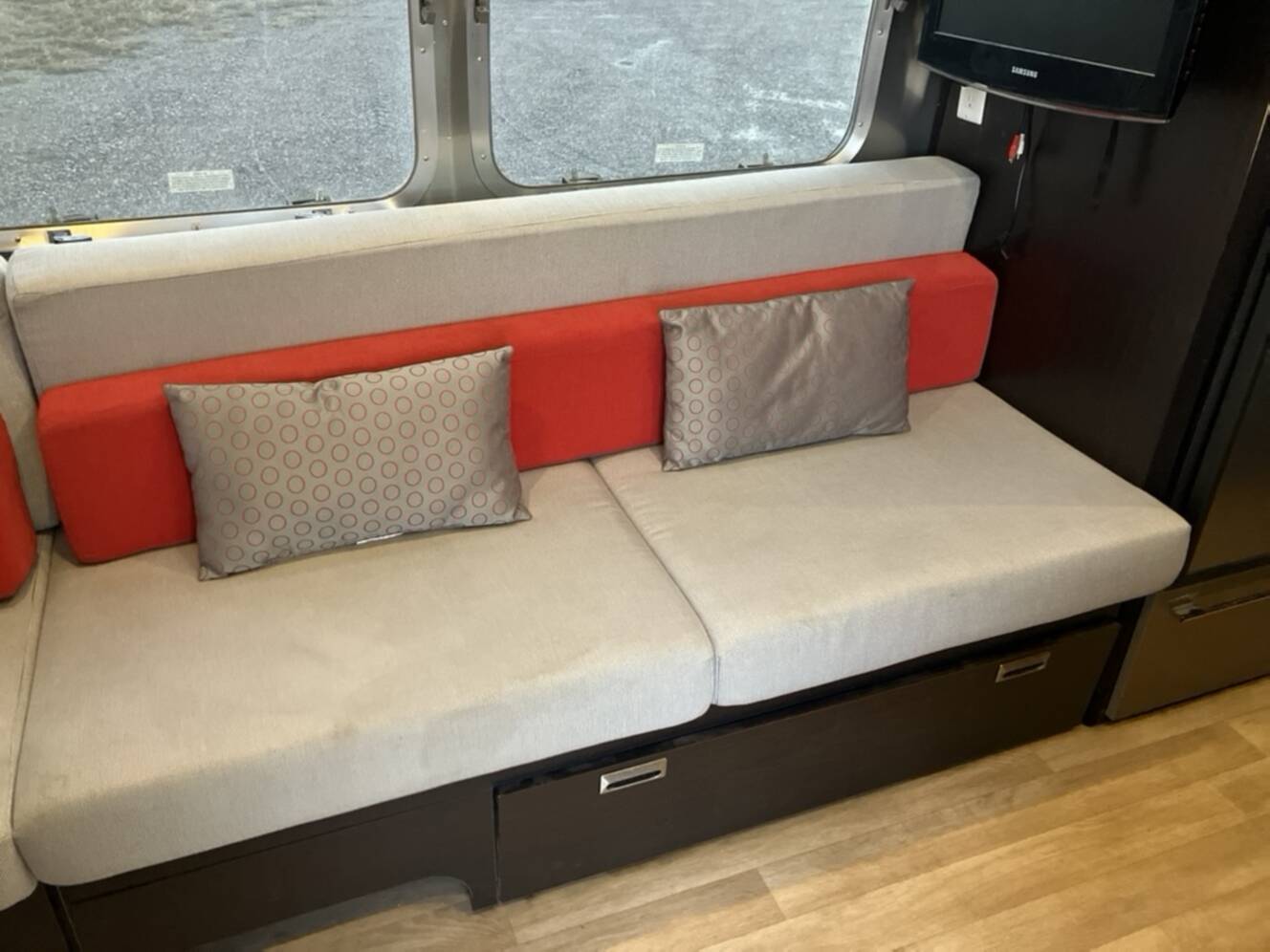 A photo of this 2010 Airstream INTERNATIONAL SIGNATURE 25FB SIGNATURE