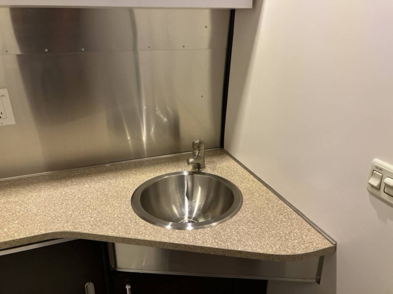 A photo of this 2010 Airstream INTERNATIONAL SIGNATURE 25FB SIGNATURE
