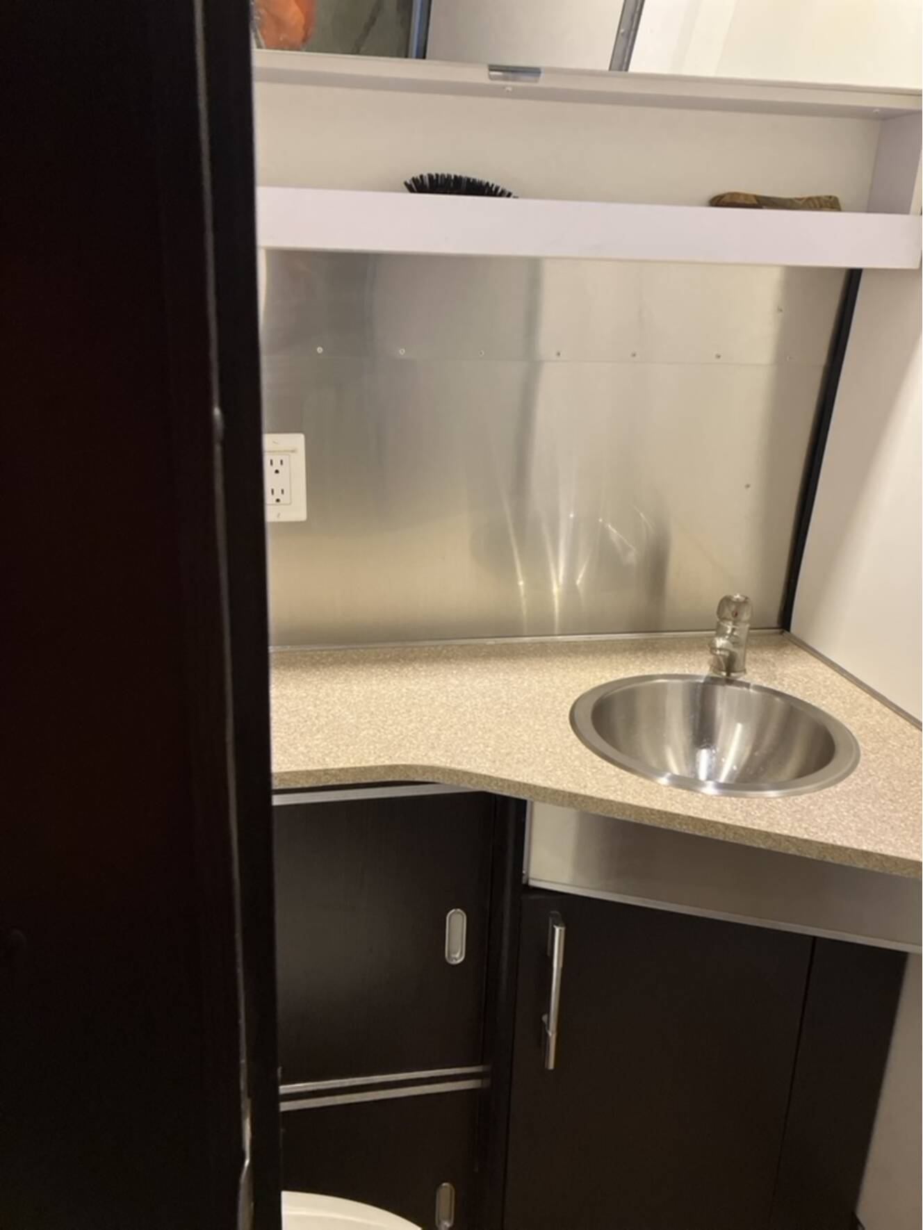 A photo of this 2010 Airstream INTERNATIONAL SIGNATURE 25FB SIGNATURE