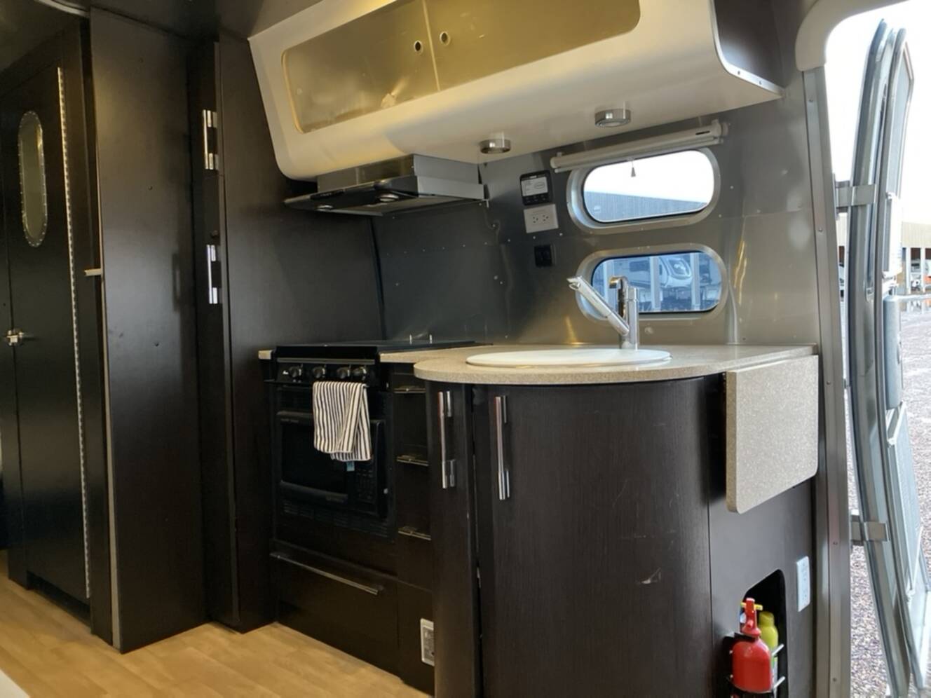 A photo of this 2010 Airstream INTERNATIONAL SIGNATURE 25FB SIGNATURE