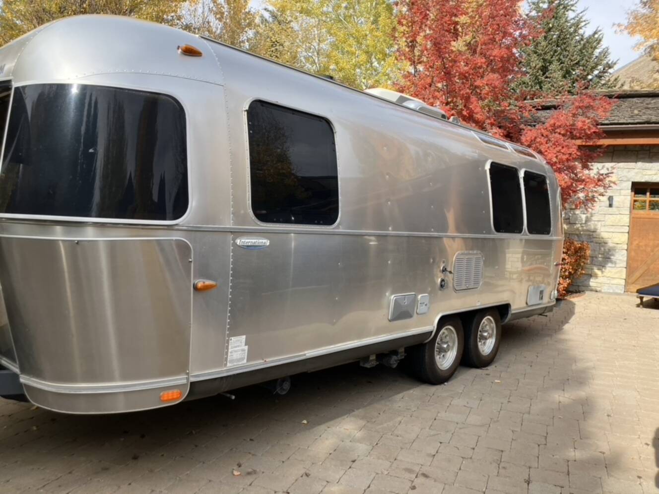 A photo of this 2010 Airstream INTERNATIONAL SIGNATURE 25FB SIGNATURE