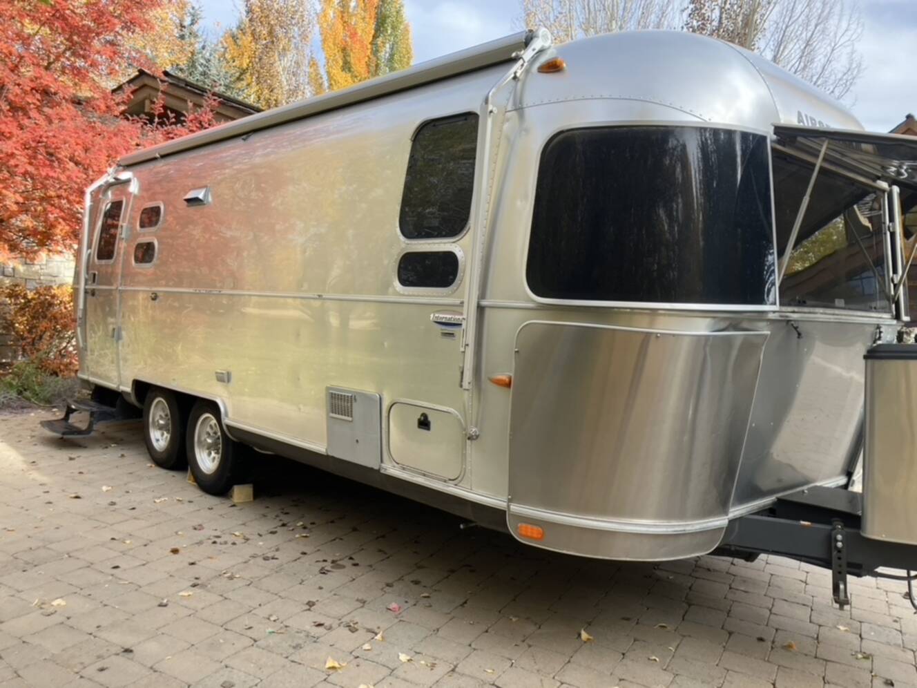 A photo of this 2010 Airstream INTERNATIONAL SIGNATURE 25FB SIGNATURE