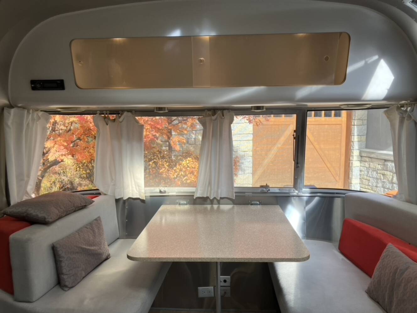 A photo of this 2010 Airstream INTERNATIONAL SIGNATURE 25FB SIGNATURE