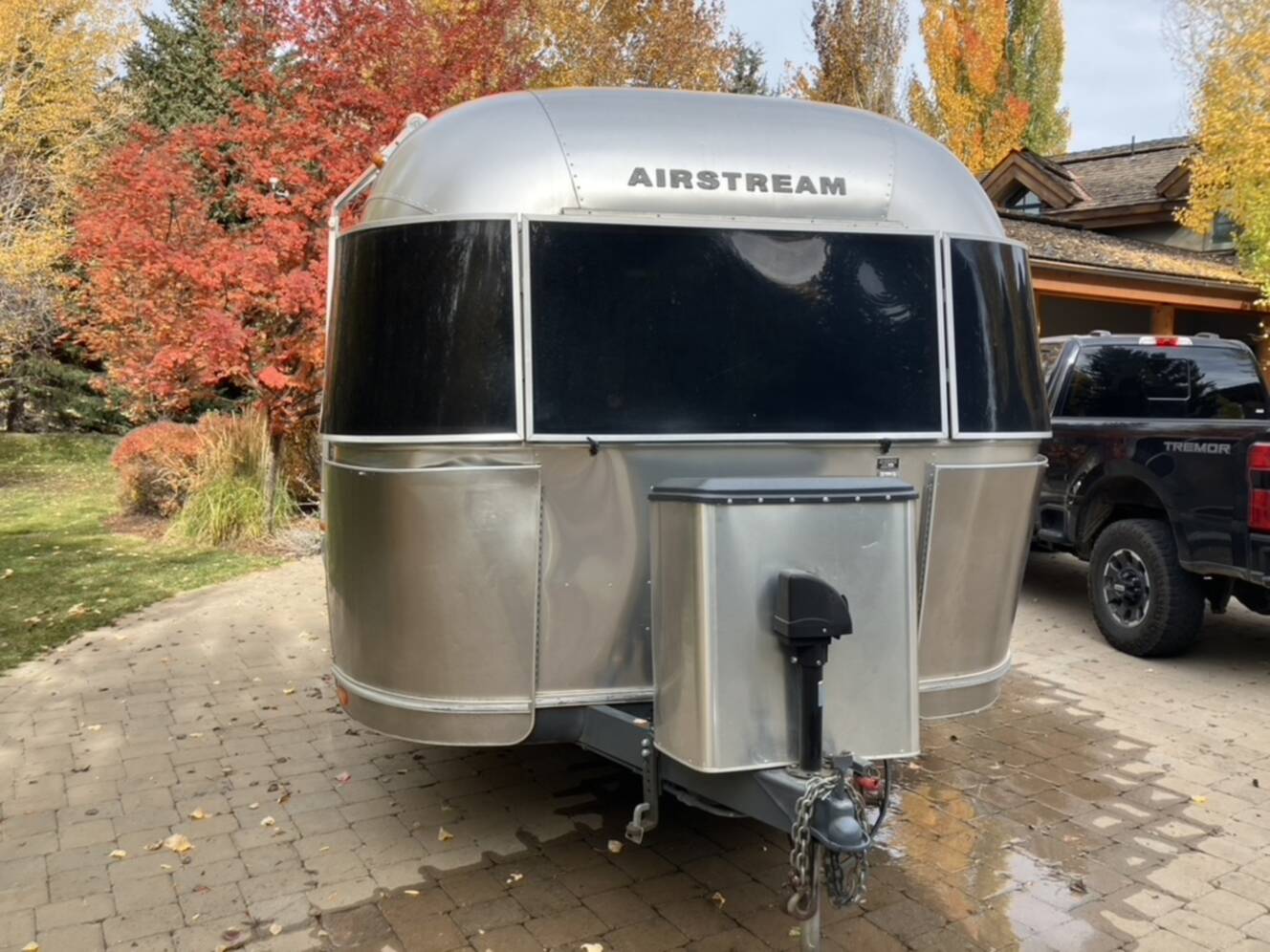 A photo of this 2010 Airstream INTERNATIONAL SIGNATURE 25FB SIGNATURE