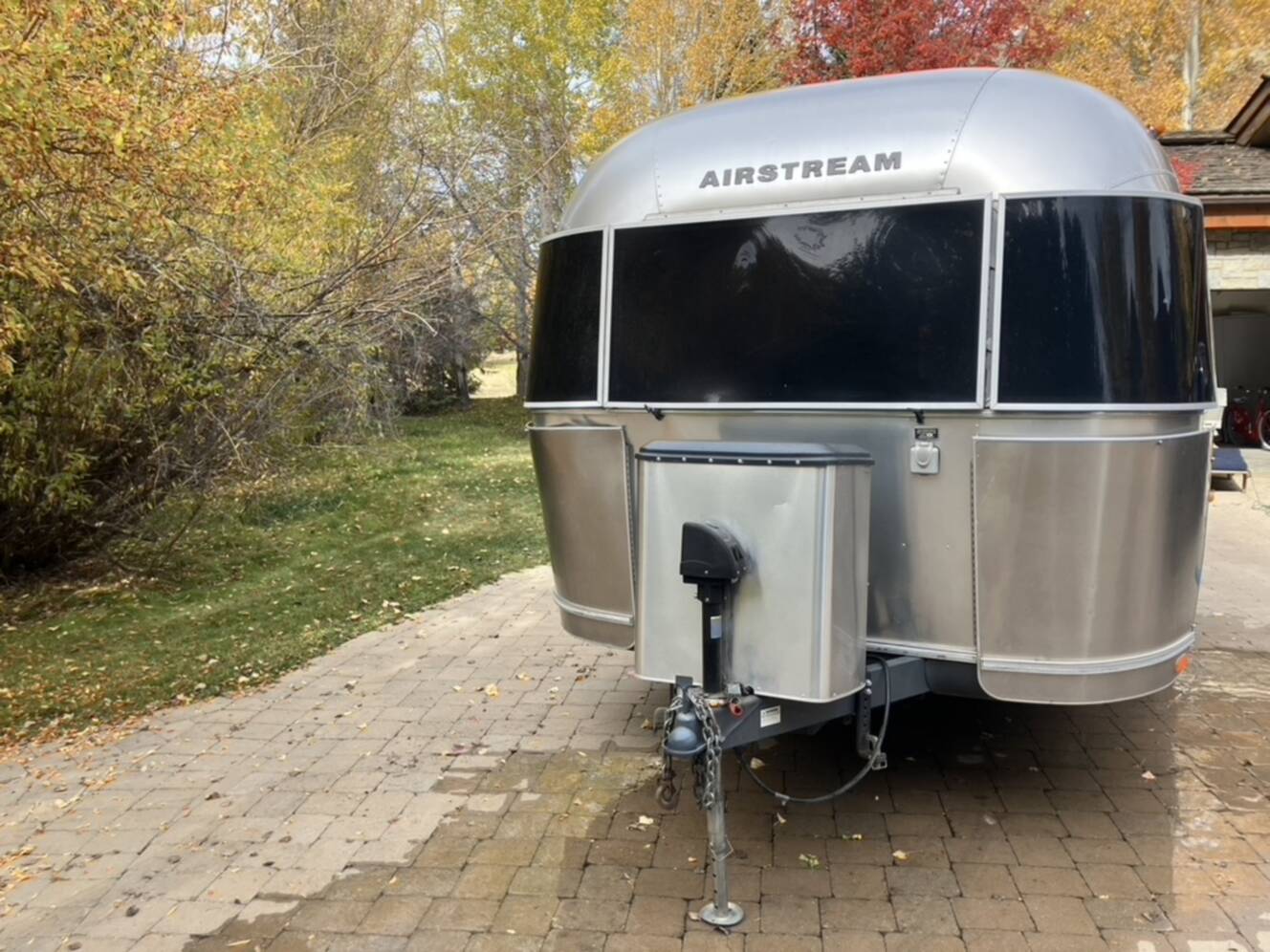 A photo of this 2010 Airstream INTERNATIONAL SIGNATURE 25FB SIGNATURE