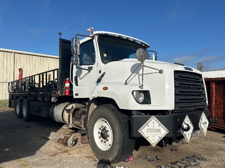 2019 FREIGHTLINER 114 SD in Beaumont, TX