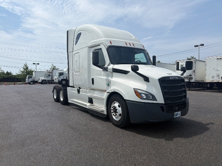 2021 FREIGHTLINER CASCADIA 126 in West Babylon, NY