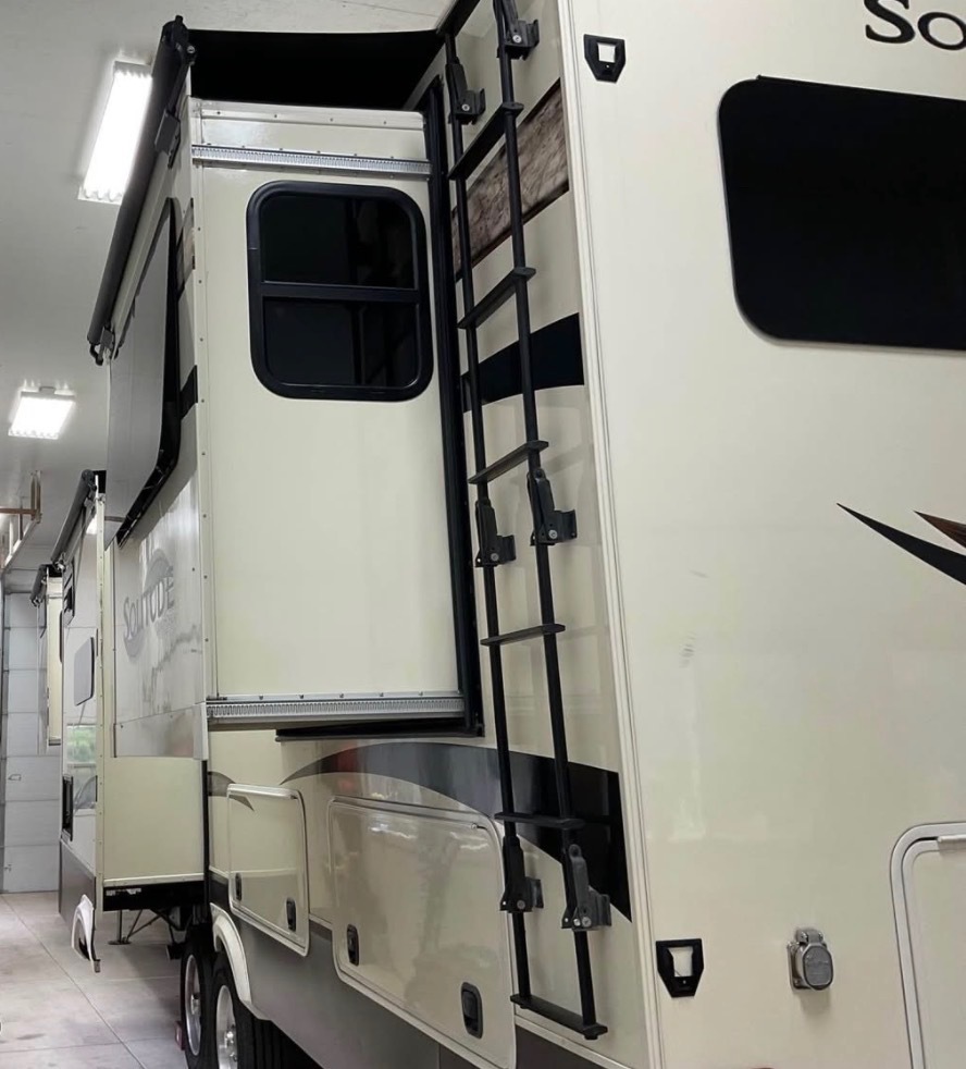 2018 Grand Design SOLITUDE 375RES in elwell MI